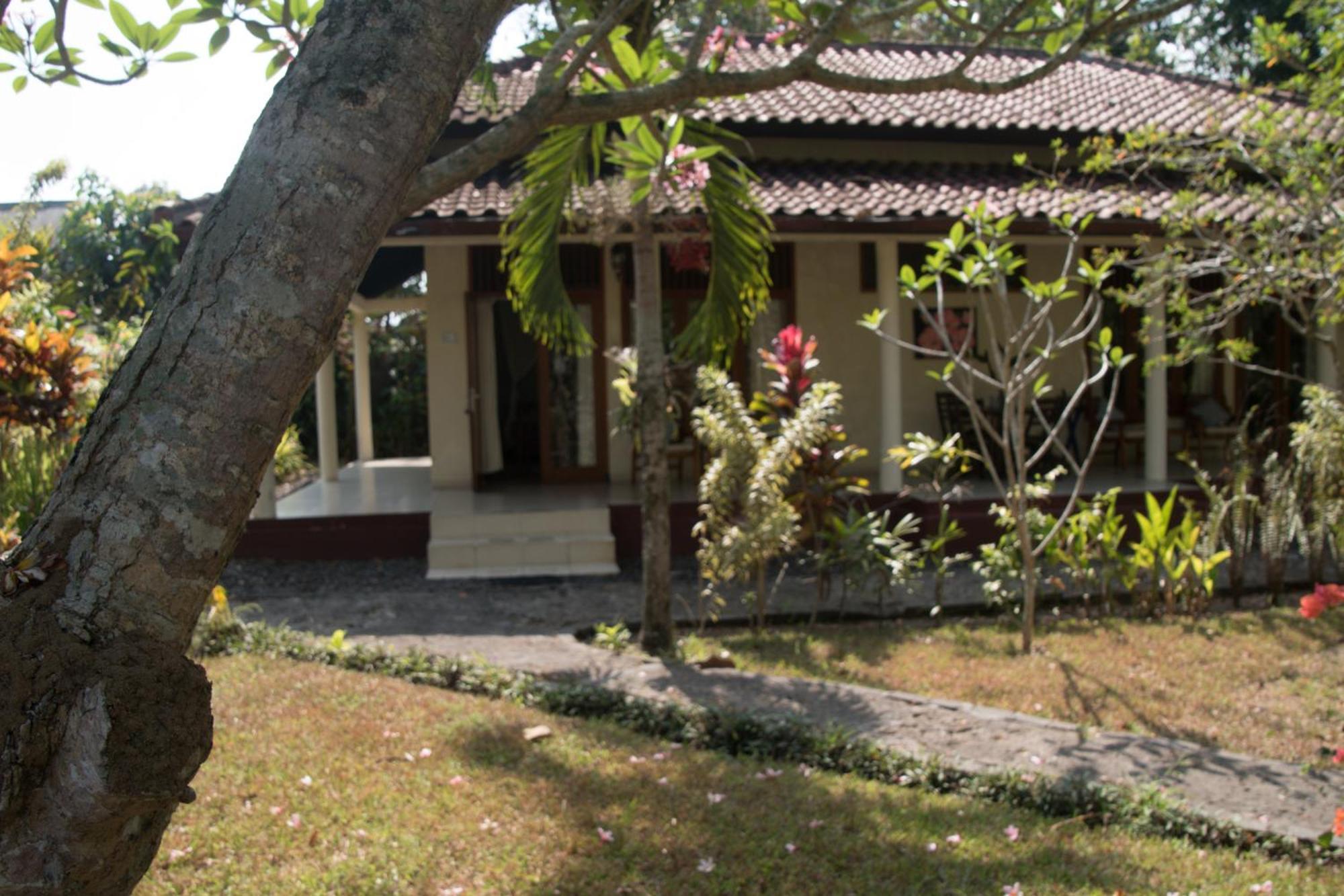 Guesthouse Rumah Senang Kalibaru Экстерьер фото