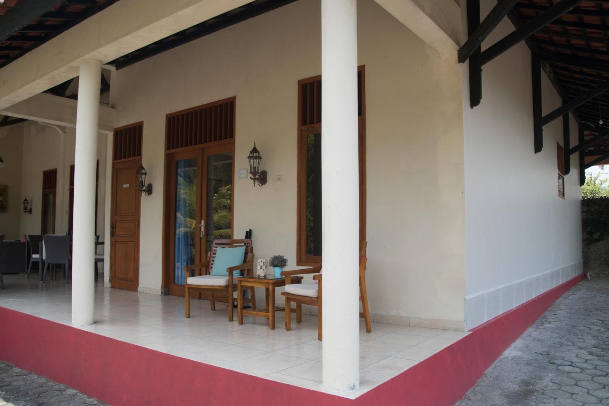 Guesthouse Rumah Senang Kalibaru Экстерьер фото