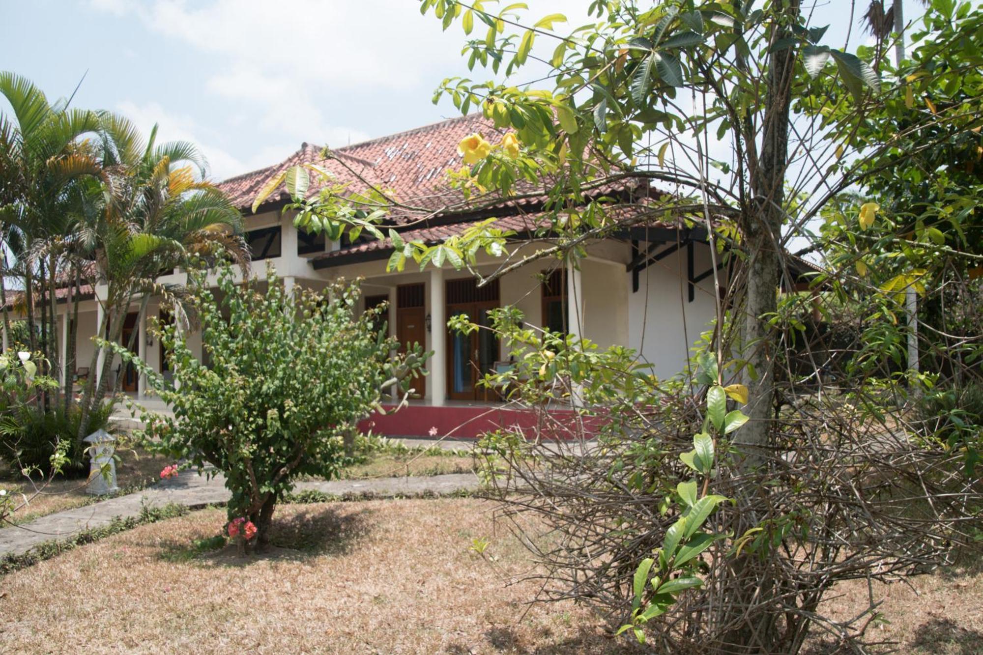 Guesthouse Rumah Senang Kalibaru Экстерьер фото