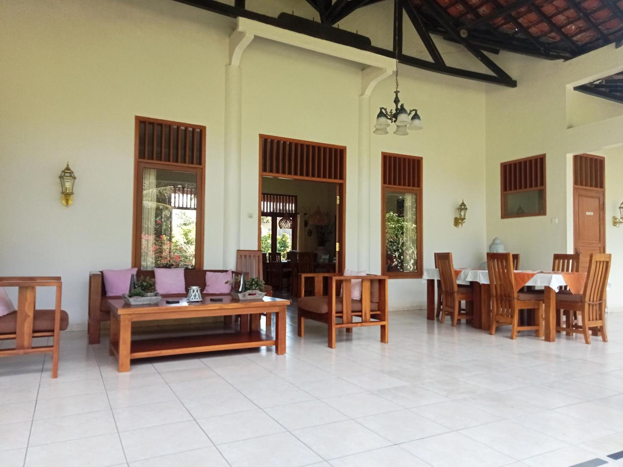 Guesthouse Rumah Senang Kalibaru Экстерьер фото
