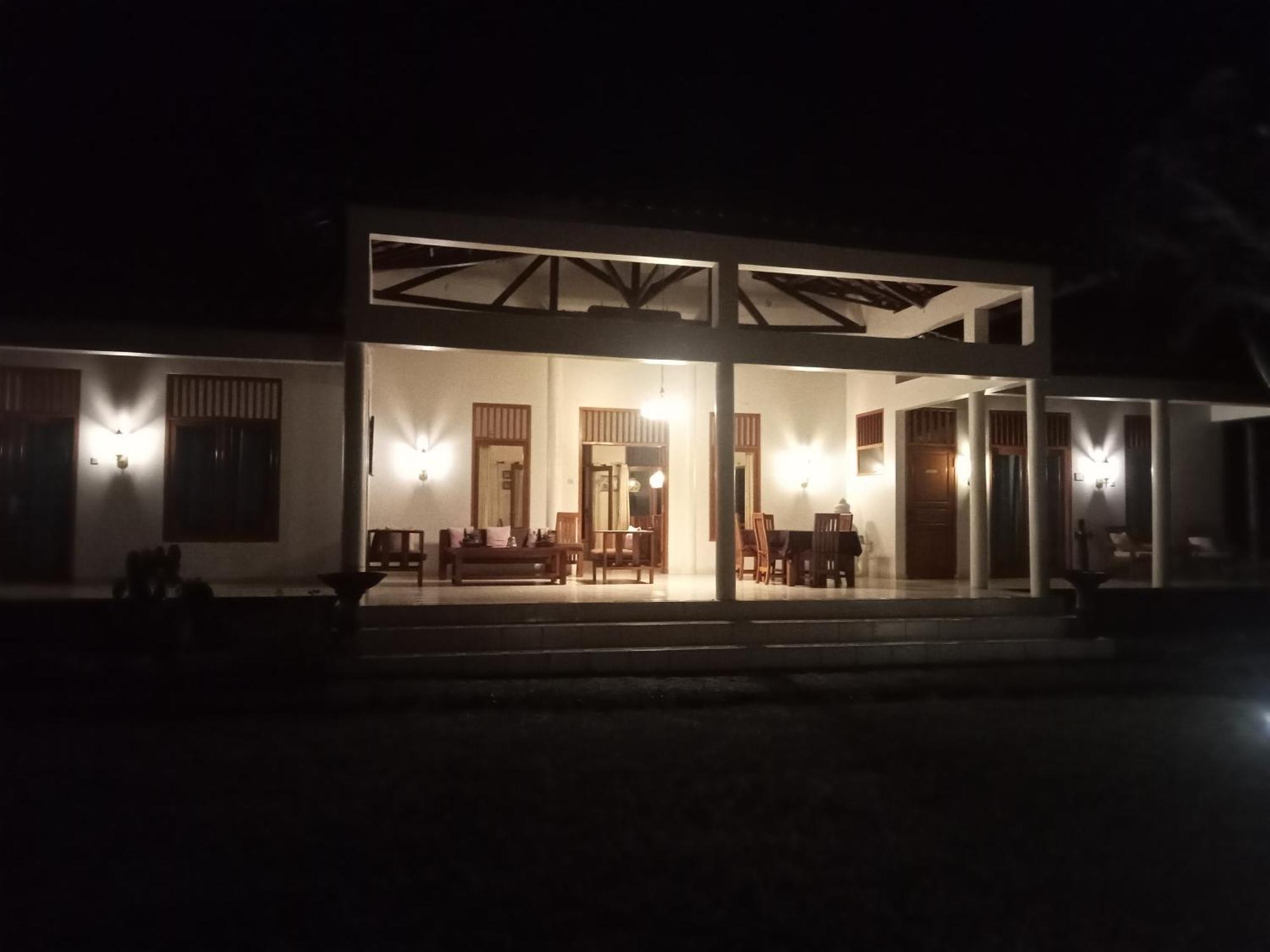 Guesthouse Rumah Senang Kalibaru Экстерьер фото