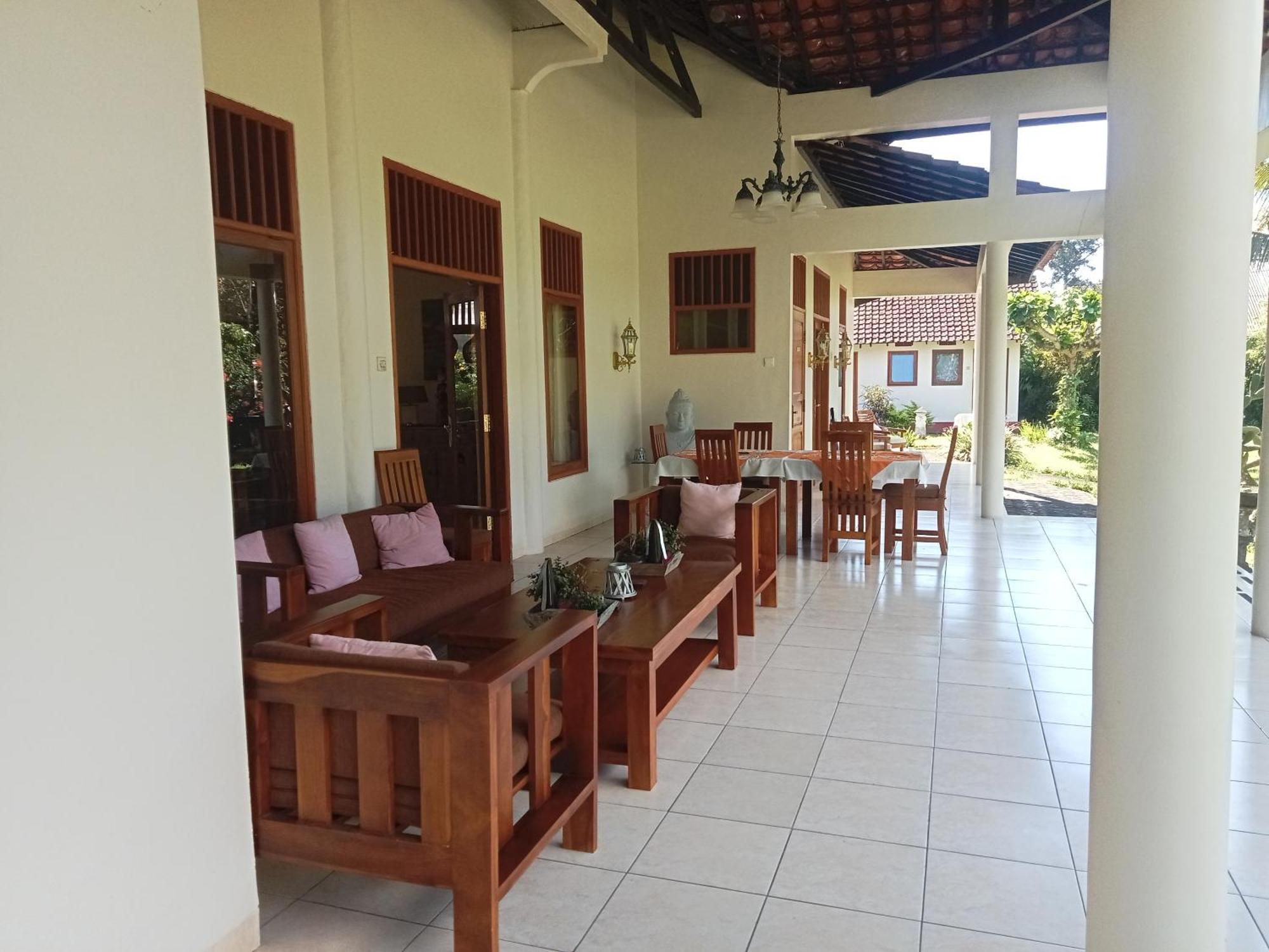 Guesthouse Rumah Senang Kalibaru Экстерьер фото