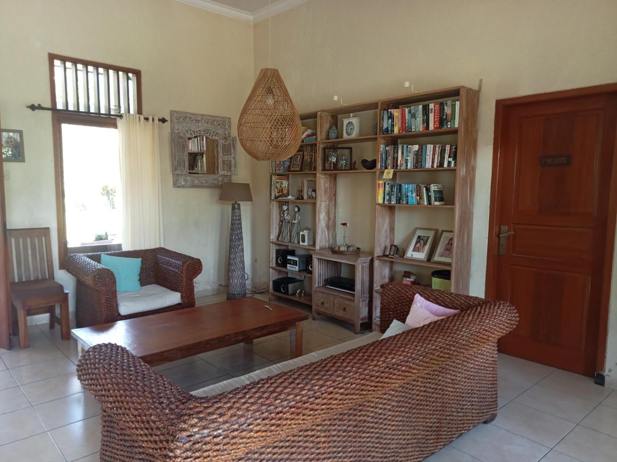 Guesthouse Rumah Senang Kalibaru Экстерьер фото