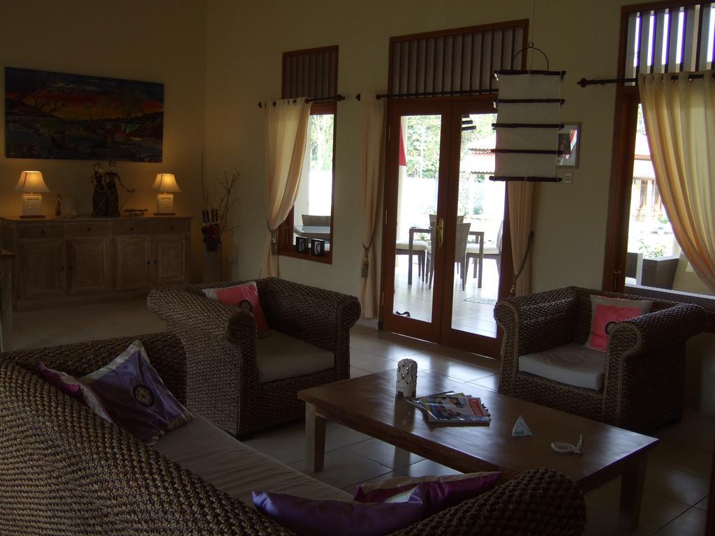 Guesthouse Rumah Senang Kalibaru Экстерьер фото