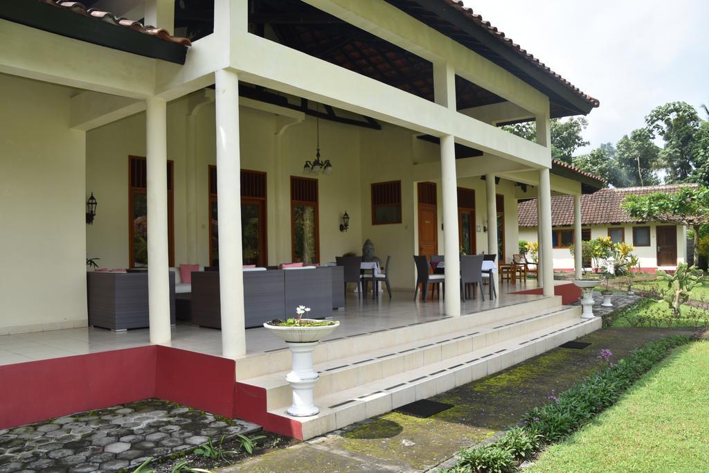 Guesthouse Rumah Senang Kalibaru Экстерьер фото