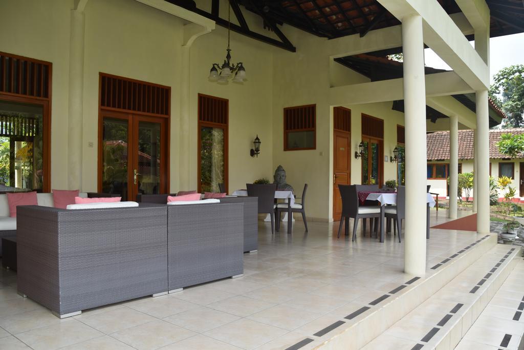 Guesthouse Rumah Senang Kalibaru Экстерьер фото