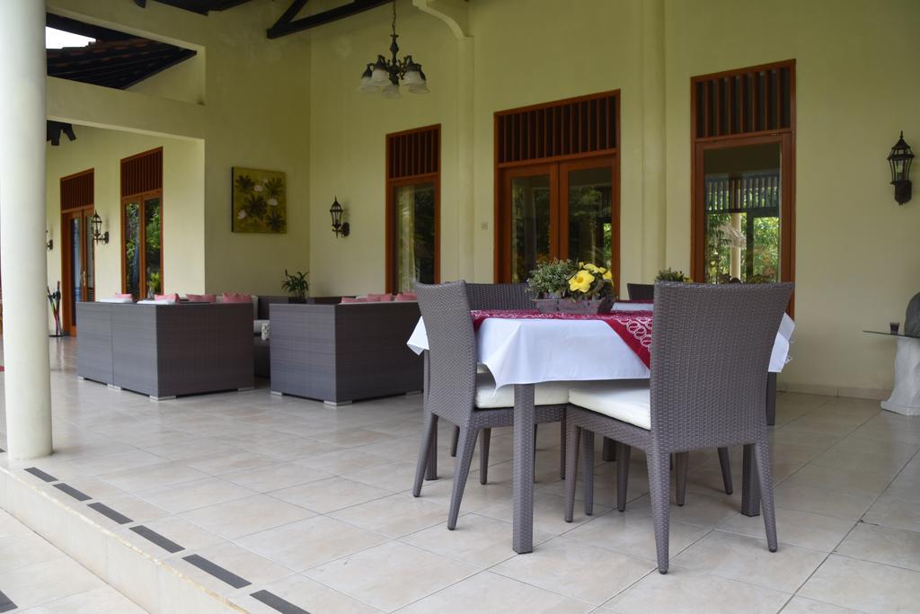 Guesthouse Rumah Senang Kalibaru Экстерьер фото
