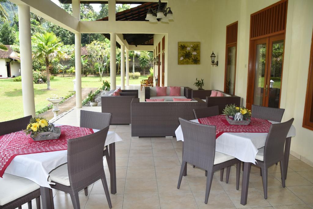 Guesthouse Rumah Senang Kalibaru Экстерьер фото